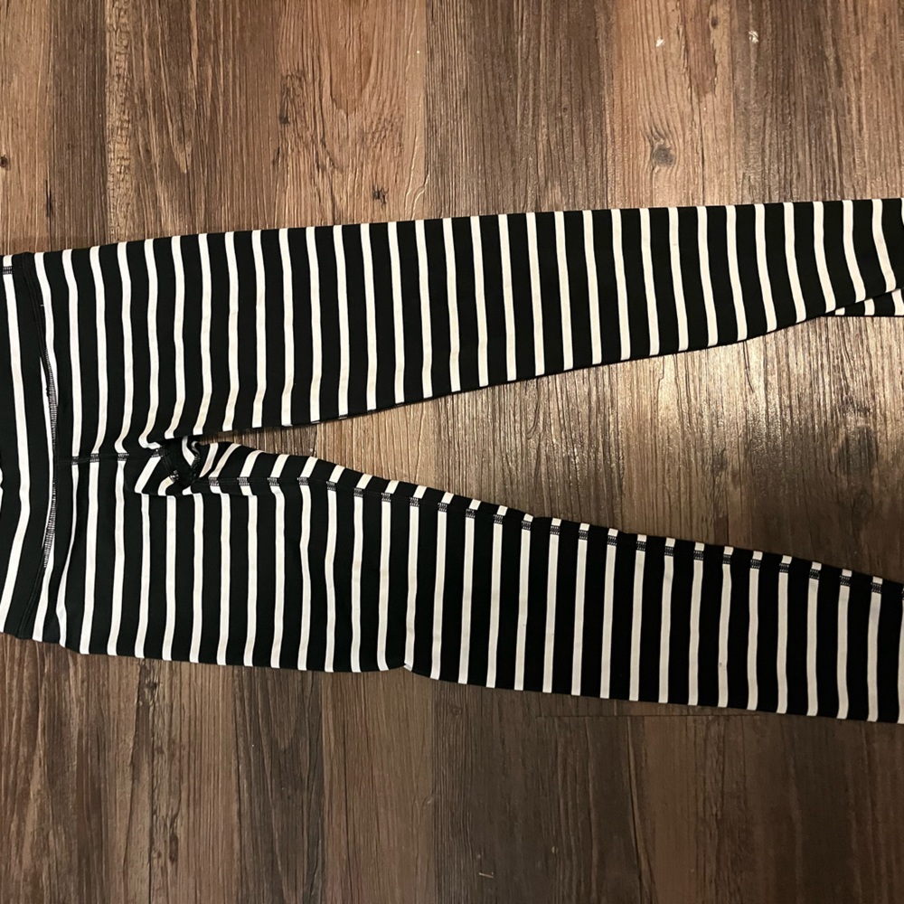 Ivivva black and white leggings